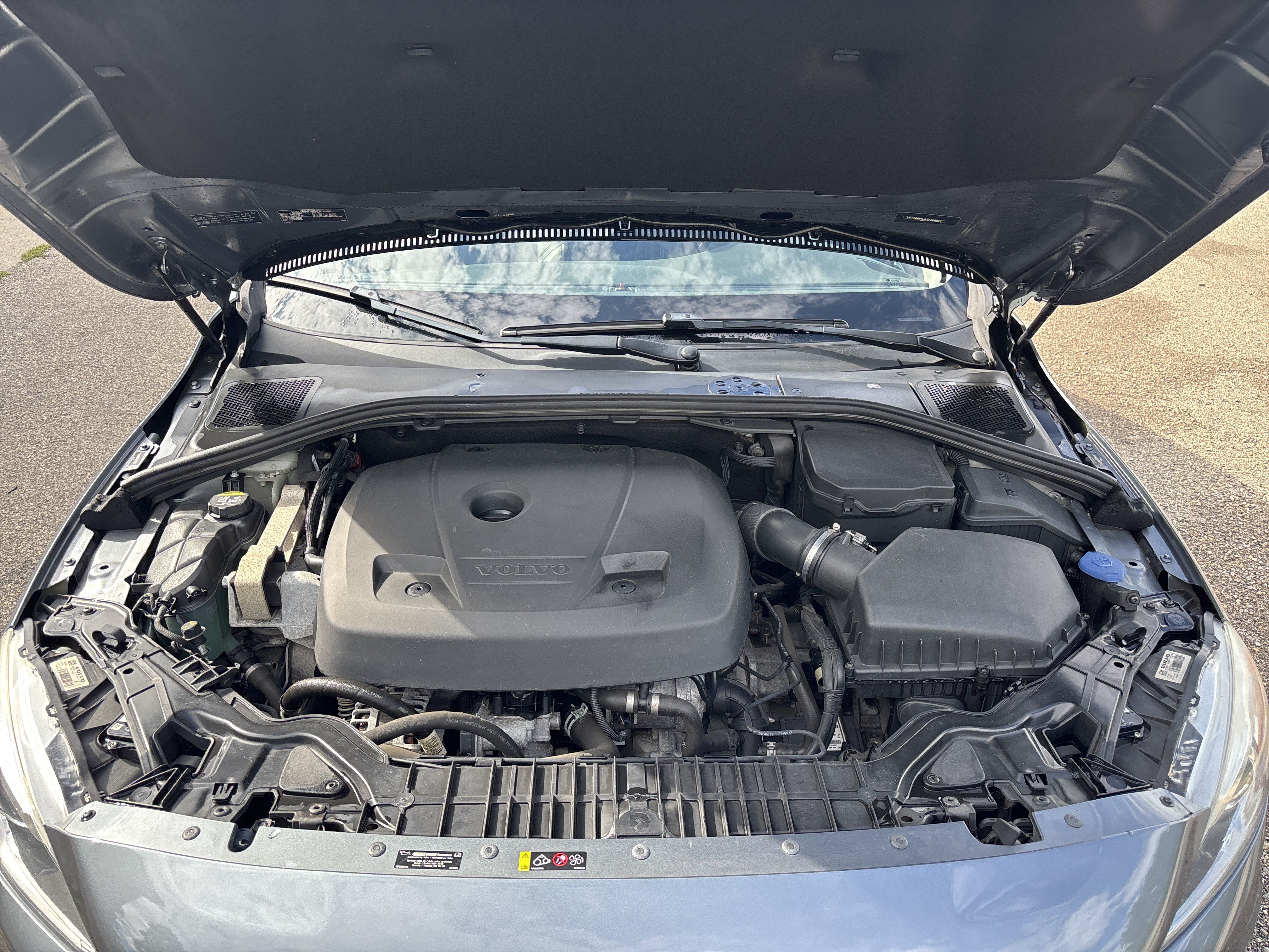 Used 2018 Volvo S60 T5 Dynamic w/ Vision Package FWD image 14