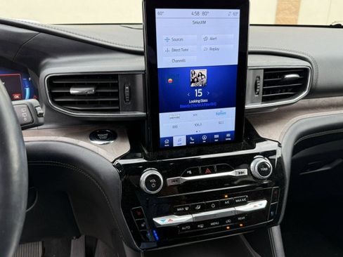 Used 2024 Ford Explorer Platinum w/ Technology Package image 11