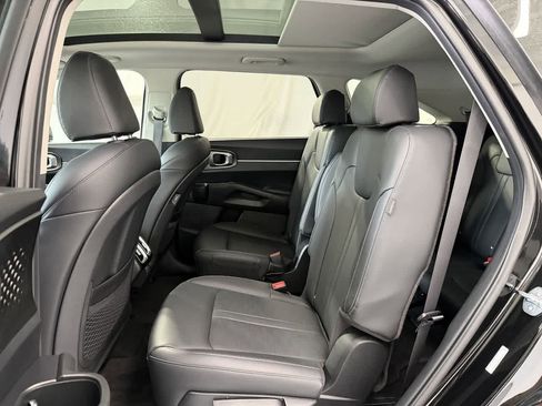 Used 2025 Kia Sorento EX AWD/4WD image 10