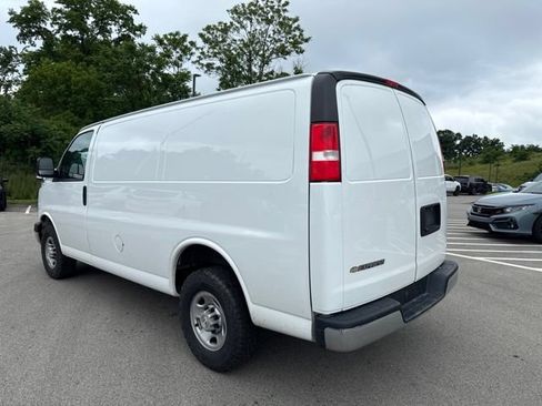 Used 2022 Chevrolet Express 2500 w/ Driver Convenience Package RWD image 3