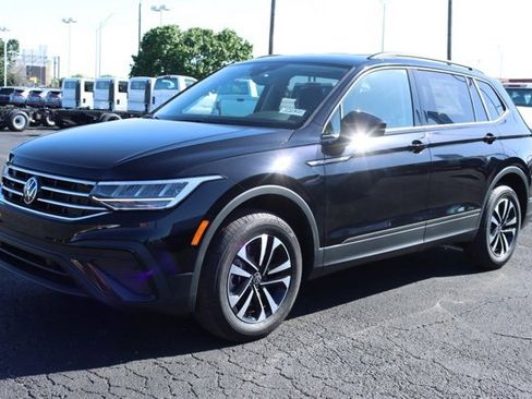 Used 2024 Volkswagen Tiguan S image 7