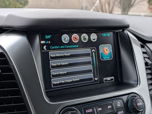 Used 2020 Chevrolet Suburban LT w/ Luxury Package image 21