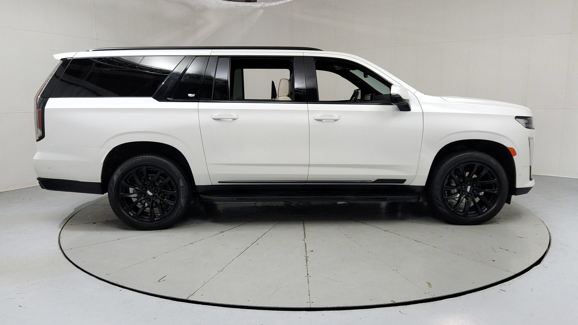 Used 2023 Cadillac Escalade ESV Sport w/ LPO, ONYX Package AWD/4WD image 6