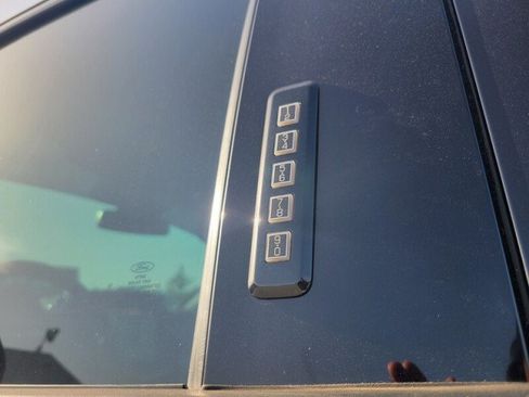 Used 2021 Ford F150 Lariat RWD image 9