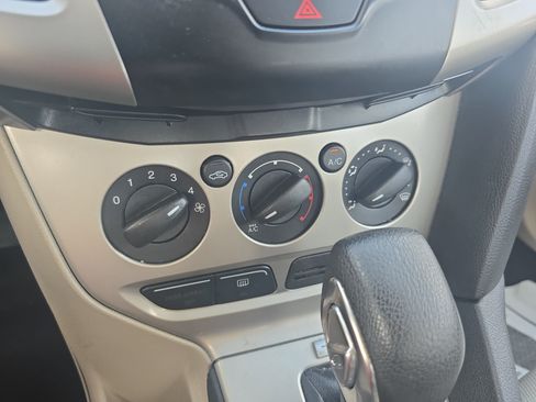 Used 2014 Ford Focus SE FWD image 22