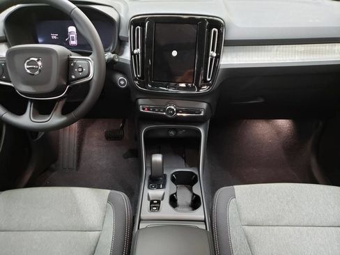 New 2026 Volvo XC40 B5 Core w/ Climate Package AWD/4WD image 9