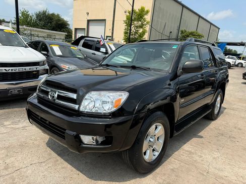 Used 2005 Toyota 4Runner SR5 RWD image 3
