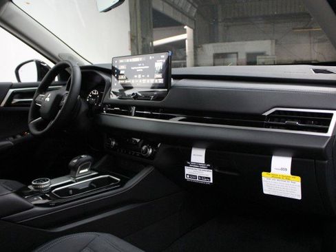 New 2026 Mitsubishi Outlander Trail Edition image 17