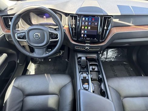 Used 2023 Volvo XC60 B5 Plus image 9