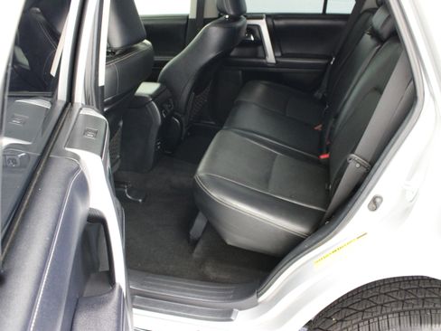 Used 2017 Toyota 4Runner Limited AWD/4WD image 31