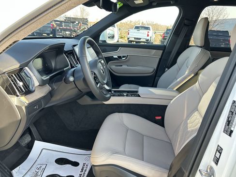 Used 2026 Volvo XC90 B5 Plus w/ Protection Package image 21