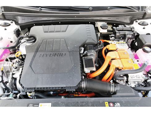 Certified 2025 Hyundai Elantra SEL FWD image 32
