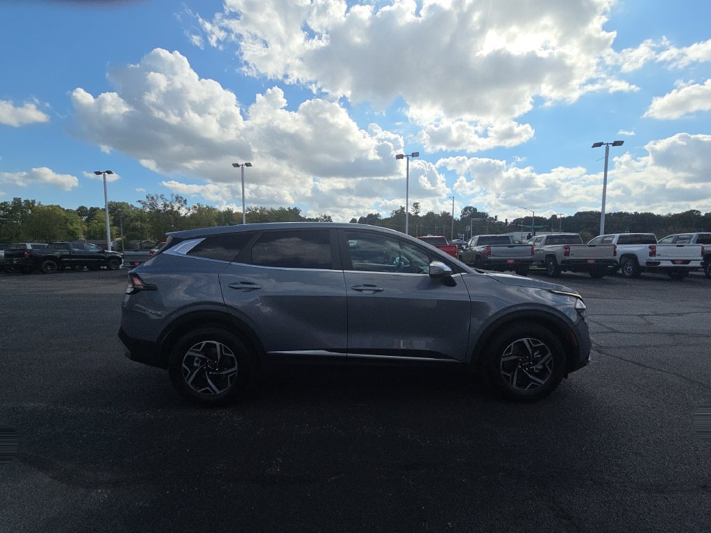 Used 2025 Kia Sportage LX FWD image 9