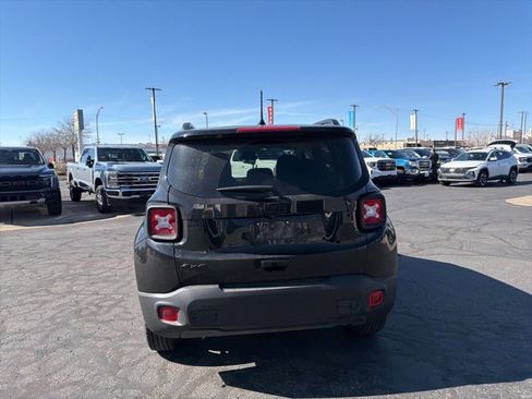 Used 2023 Jeep Renegade Latitude image 9