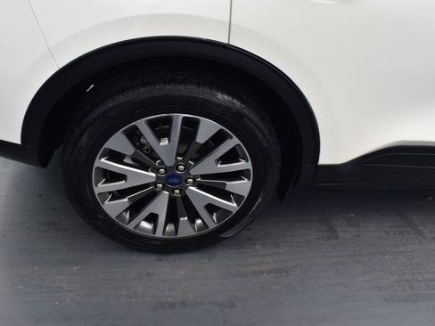 Used 2022 Ford Escape Titanium w/ Class II Trailer Tow Package image 8