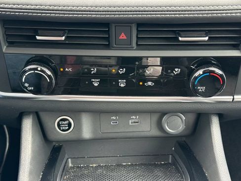 Used 2022 Nissan Rogue S AWD/4WD image 27