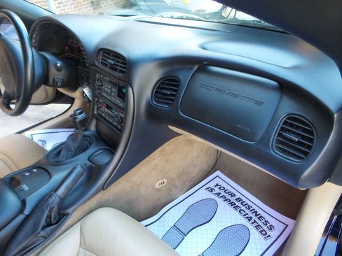 Used 2001 Chevrolet Corvette Coupe w/ Preferred Equipment Group2 image 78