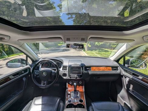 Used 2014 Volkswagen Touareg TDI AWD/4WD image 24