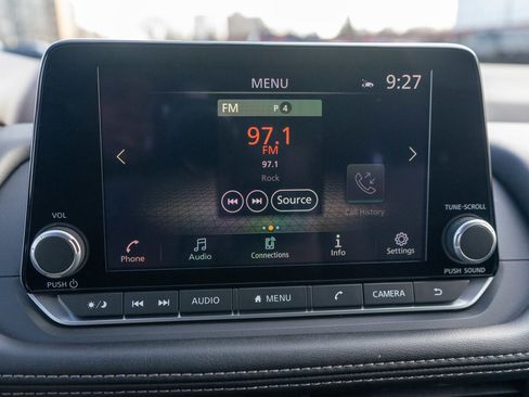 Used 2023 Nissan Rogue SV image 16