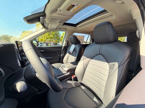 New 2026 Toyota Highlander XLE AWD/4WD image 17