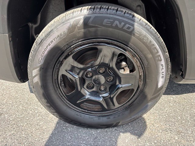 Used 2015 Jeep Renegade Sport w/ Power & Air Group FWD image 21