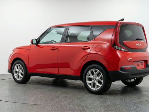 Used 2025 Kia Soul LX w/ LX Technology Package FWD image 6