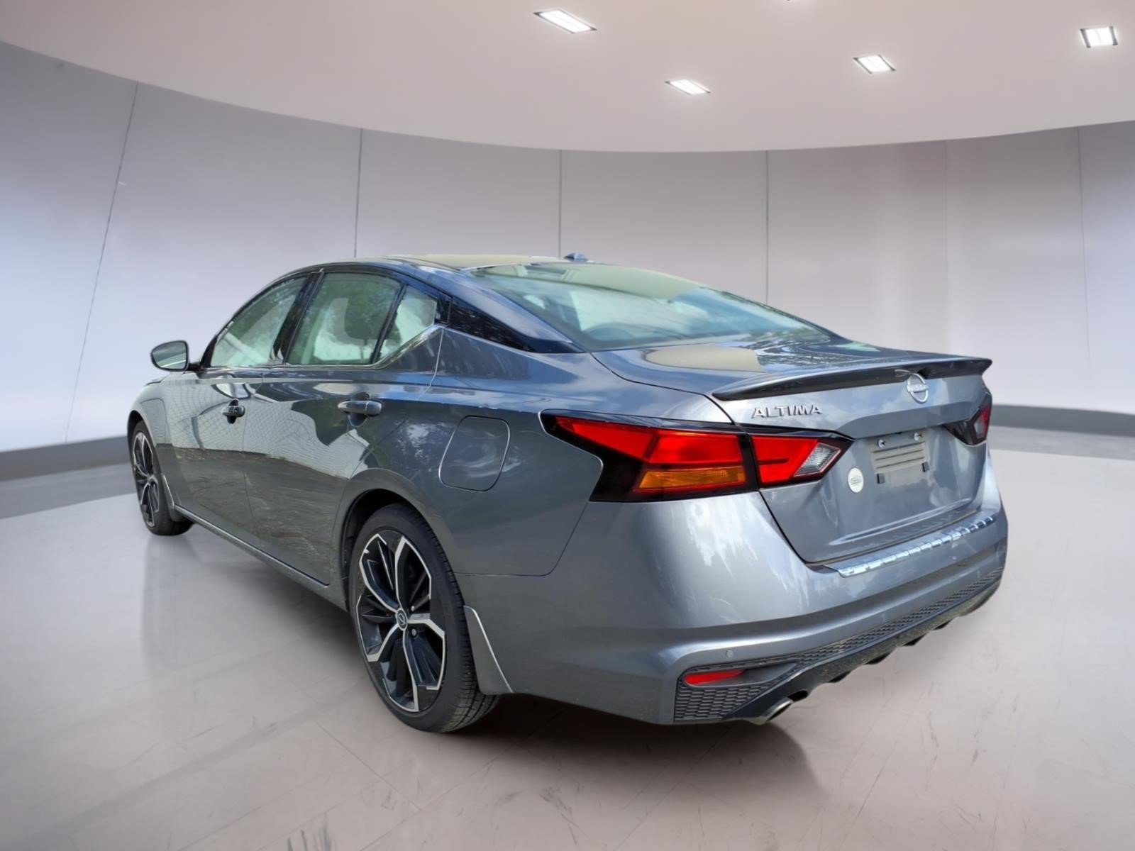 Used 2023 Nissan Altima 2.5 SR FWD image 3