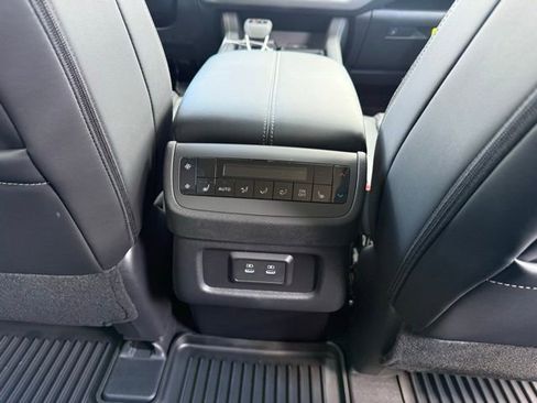 New 2026 Nissan Pathfinder SL image 25