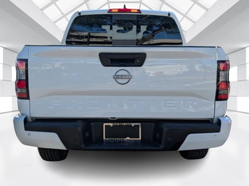Certified 2025 Nissan Frontier SV image 4