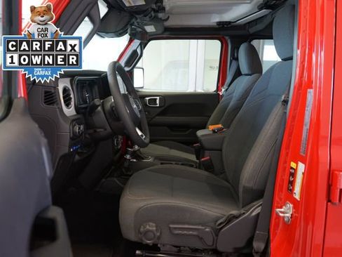 Used 2025 Jeep Wrangler Unlimited Sahara AWD/4WD image 20
