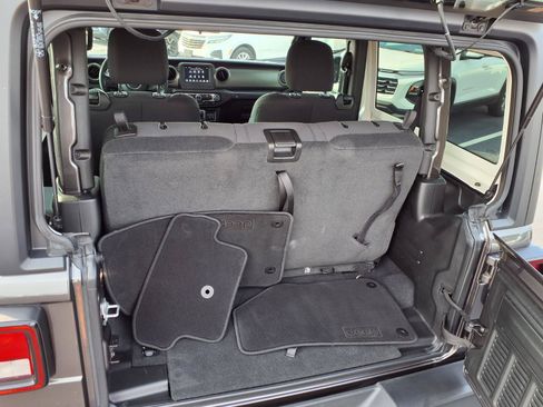 Used 2022 Jeep Wrangler Sport AWD/4WD image 23