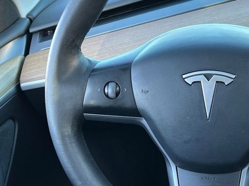 Used 2023 Tesla Model Y Long Range image 18