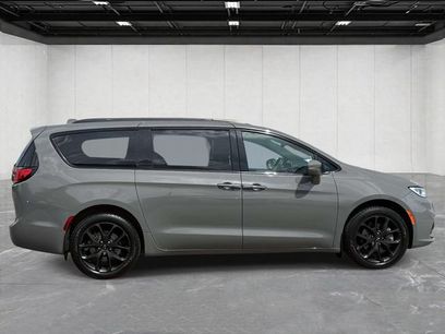 Used 2022 Chrysler Pacifica Touring-L w/ S Appearance Package