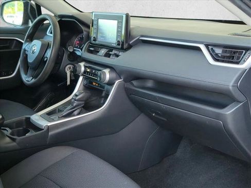 Used 2020 Toyota RAV4 LE FWD image 21