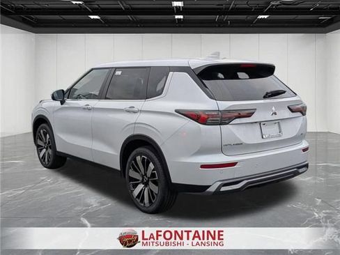 New 2026 Mitsubishi Outlander SE AWD/4WD image 3