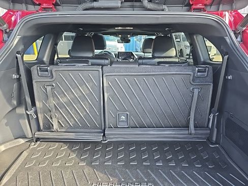 Used 2023 Toyota Highlander L AWD/4WD image 7