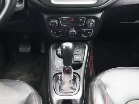 Used 2020 Jeep Compass Trailhawk AWD/4WD image 24