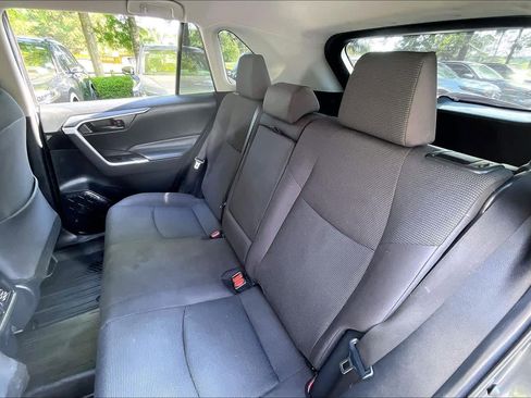 Used 2019 Toyota RAV4 LE AWD/4WD image 19