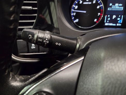 Used 2019 Mitsubishi Outlander SE image 22