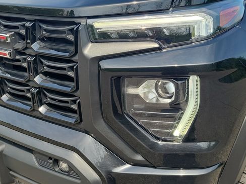 Used 2023 GMC Canyon Elevation w/ Convenience Package AWD/4WD image 9