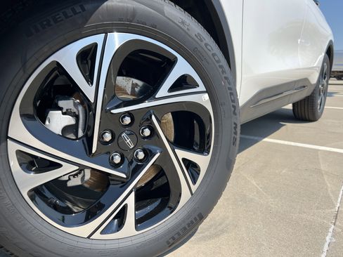 New 2025 Lincoln Nautilus Premier w/ Equipment Group 102A image 14