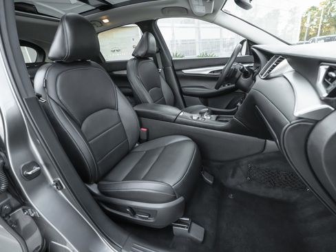 Used 2019 INFINITI QX50 Luxe w/ Navigation Package image 39