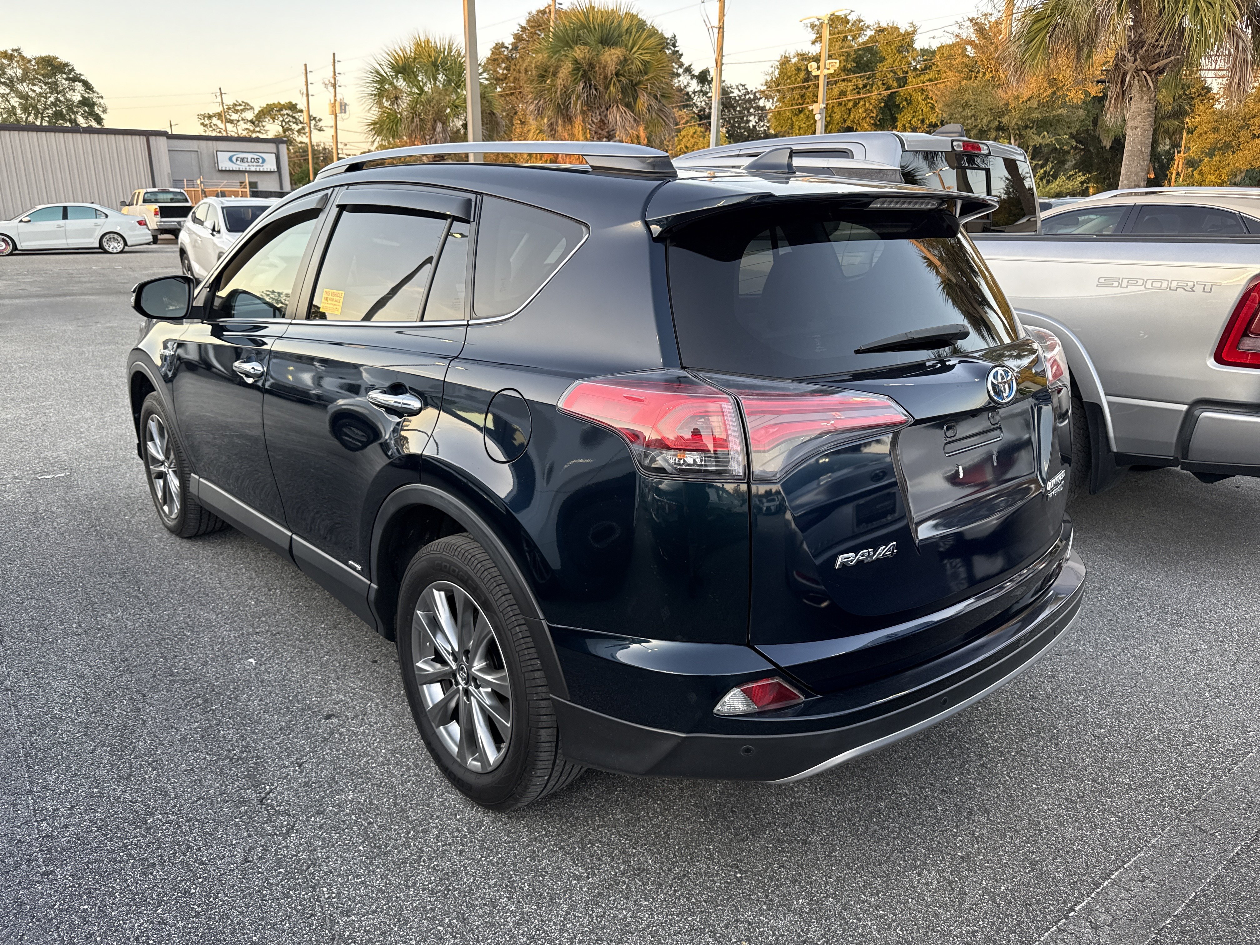 Used 2018 Toyota RAV4 Limited AWD/4WD image 3