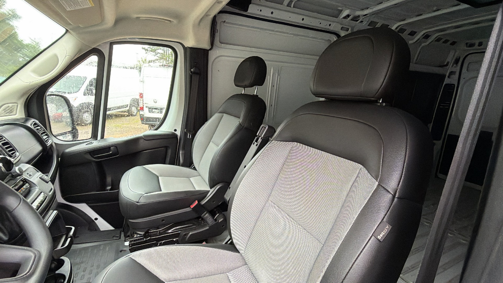 Used 2024 RAM ProMaster 2500 w/ Convenience Group FWD image 18