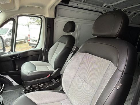 Used 2024 RAM ProMaster 2500 w/ Convenience Group FWD image 18