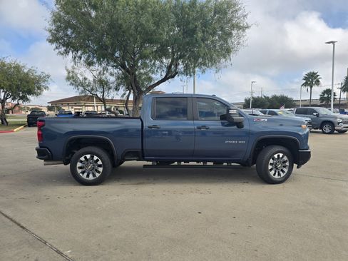 Used 2025 Chevrolet Silverado 2500 Custom w/ Custom Value Package image 2