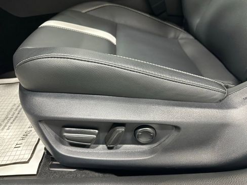 Used 2026 Toyota Camry Hybrid FWD image 12