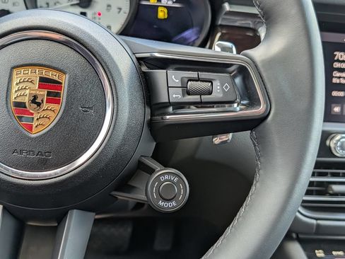 Certified 2025 Porsche Macan AWD/4WD image 21