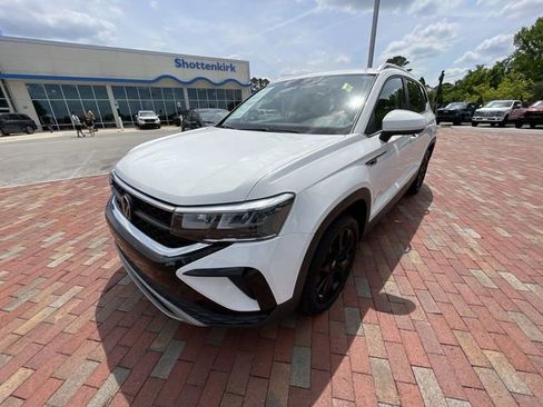 Used 2022 Volkswagen Taos SE FWD image 26
