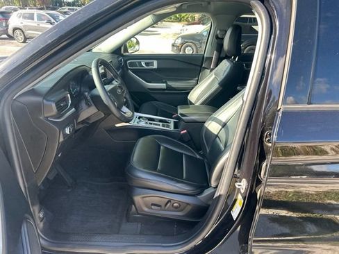 Used 2022 Ford Explorer XLT w/ Equipment Group 202A RWD image 5